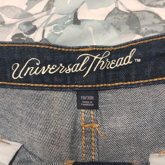Universal Thread Shorts NWT - Picture 3 of 4